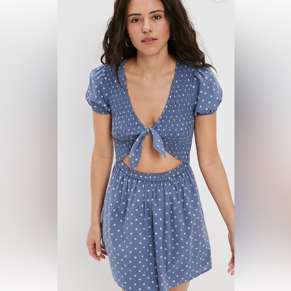 NWT American Eagle Blue and White Daisy Floral Tie Front Smocked Dress Sz Large - Picture 2 of 9